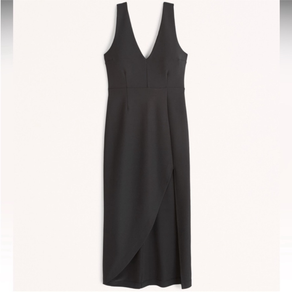 Abercrombie | Plunge V Neck Dress 🖤